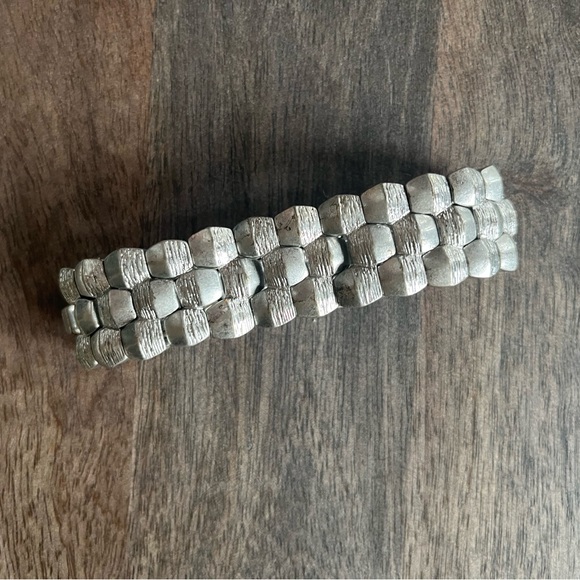 LIA SOPHIA Masonry Stretch Bracelet Like New Retails $68 - Picture 3 of 8